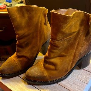 Sbecca Vintage Collection Suede booties